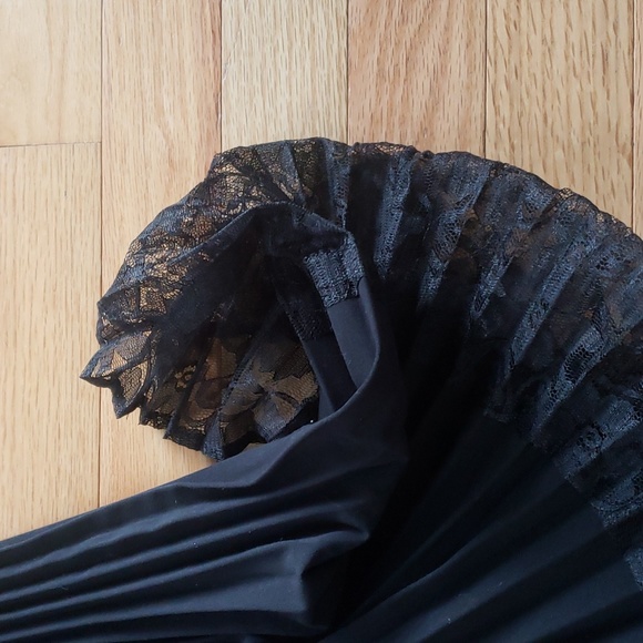 Pleated mid calf skirt - Picture 2 of 4